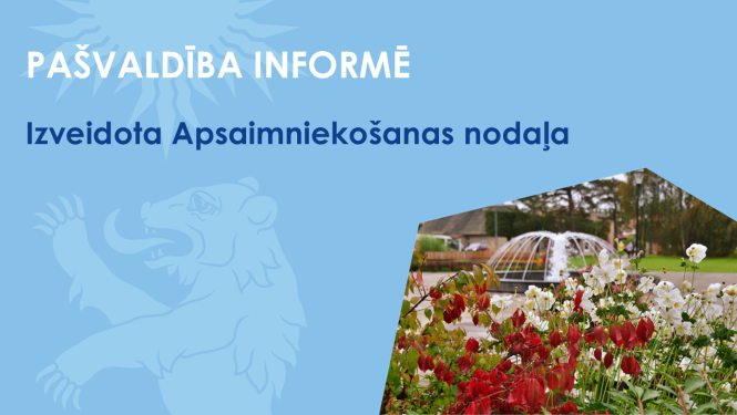 Zils baneris ar foto, kurā redzama puķu dobe un strūklaka