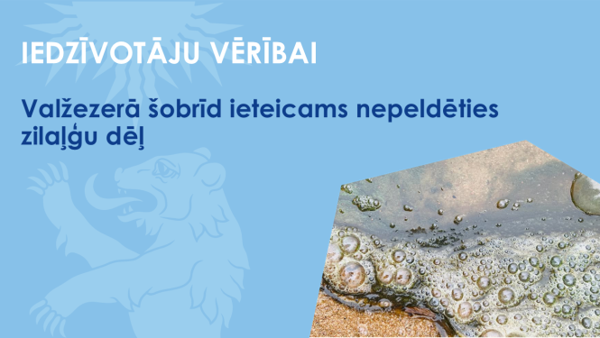 Zils baneris ar ūdens foto