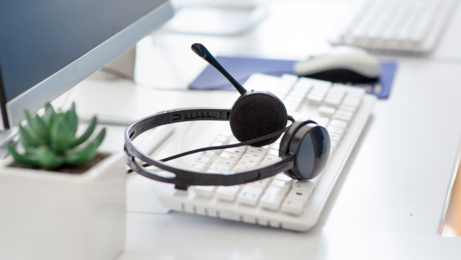 Austiņas uz klaviatūras