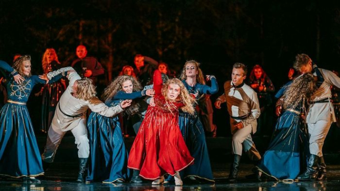 11. jūnijā Valkas brīvdabas estrādē folkbalets "Cik Saules mūsos"