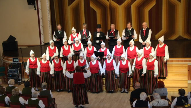 Valkas pilsētas kultūras namā - koncerts "Dziedam mieram un pavasarim"