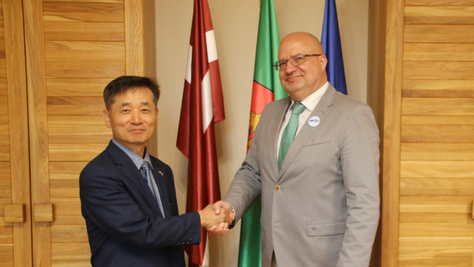 Valkas novadā viesojas Korejas Republikas vēstnieks