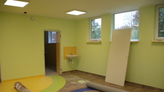 Turpinās Ērģemes pamatskolas iekštelpu atjaunošanas un āra teritorijas labiekārtošanas būvdarbi