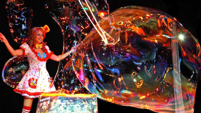 18. aprīlī cirka izrāde visai ģimenei “Apkārt zemeslodei”