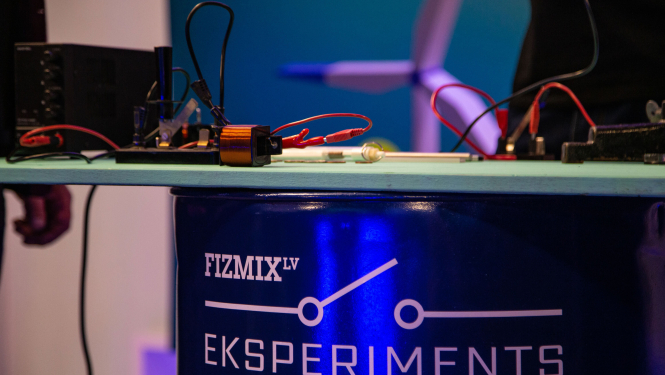 Valkas Jāņa Cimzes ģimnāzija – skolēnu erudīcijas konkursa “FIZMIX Eksperiments" uzvarētāja