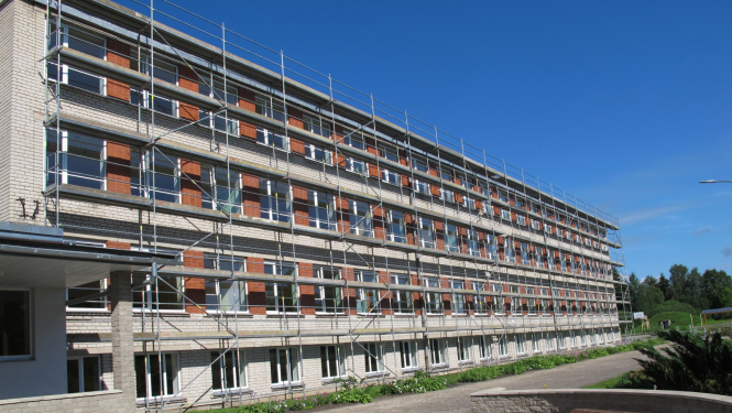 Valkas pamatskolā siltināšanas darbi notiek pilnā sparā