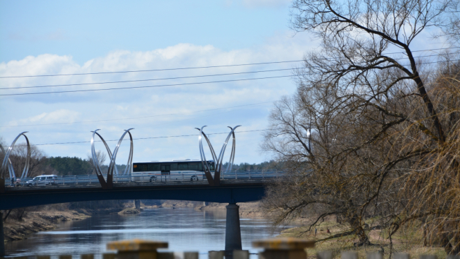 Autobuss uz Valmieras tilta