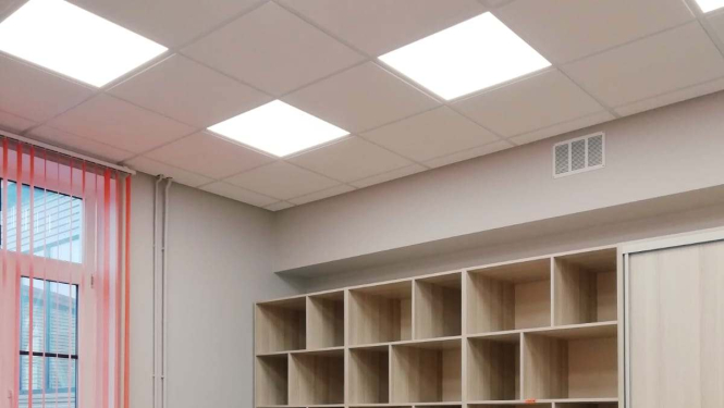 Pabeigti būvdarbi projektā “Vispārējās izglītības iestāžu mācību vides uzlabošana Valkas Jāņa Cimzes ģimnāzijā” informācijas tehnoloģiju laboratorijas vienkāršotā atjaunošana