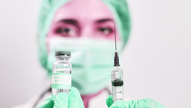 Šodien sākas balstvakcinācija pret Covid-19 iedzīvotājiem 50 + ar hroniskajām slimībām