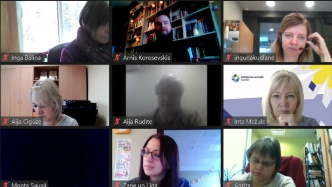 Aizvadīta virtuālā Valkas un Smiltenes bibliotekāru tikšanās ar literatūrzinātnieku Arni Koroševski