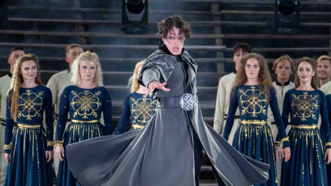 Valkas Brīvdabas estrādē Folkbaleta izrāde “Cik Saules mūsos”