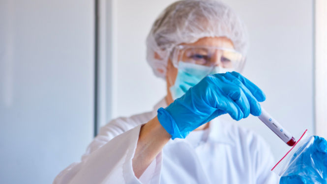 Covid-19 saslimšanas gadījumā vakcinācijas sertifikāta darbību apturēs uz septiņām dienām