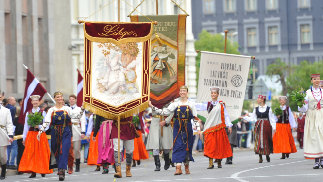 titulam_Dziesmu svetki_vakaresana