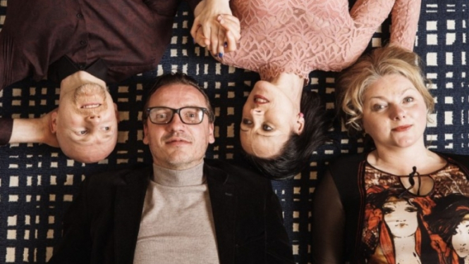 Divi vīriešu un divas sievietes