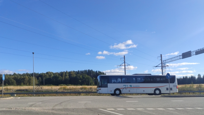 Attēls ar VTU autobusu