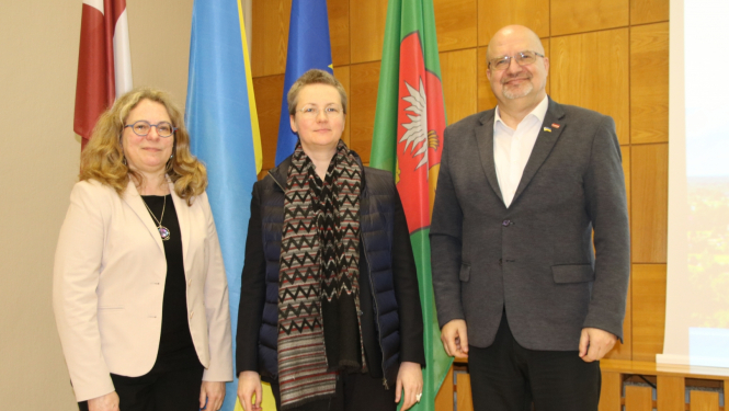 Latvijas vēstnieces Igaunijas Republikā V. E. Kristīnes Našenieces vizīte Valkā