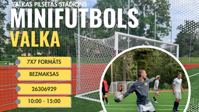 Futbolists pie futbola vārtiem