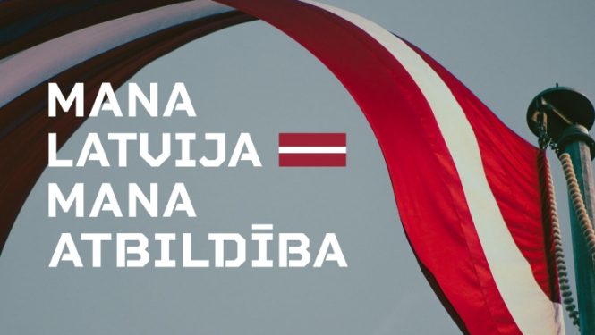 Latvijas karogs plīvo mastā