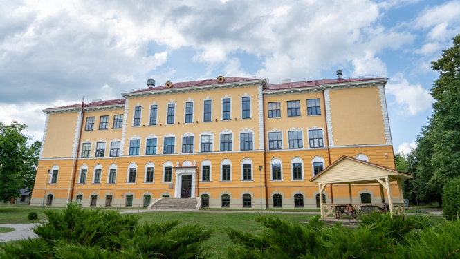 Valkas Jāņa Cimzes ģimnāzijas ēka