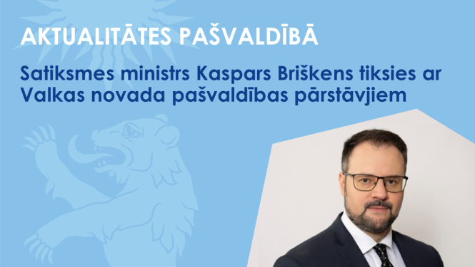 Vīrietis ar brūniem matiem, īsu bārdu un brillēm - portrets