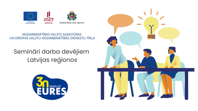 Cilvēki pie apspriežu galda ar diskusijām un idejām