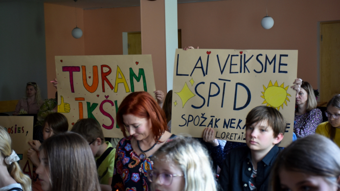 Tituls_SkaLa_lasisana