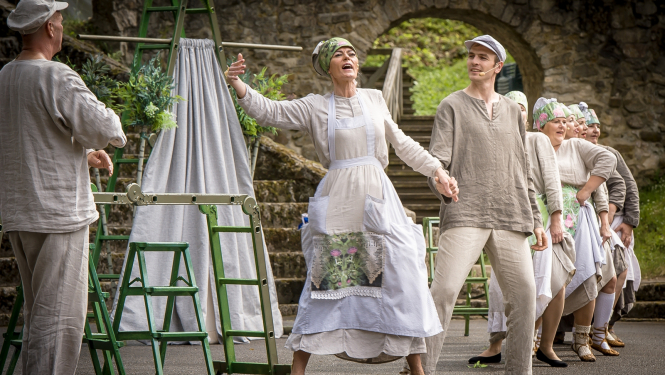 Ieskats no izrādes “Trīnes grēki” 