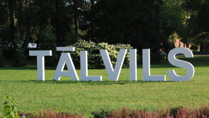 Vārds "Tālvils" zālienā