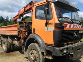 Oranžs kravas auto