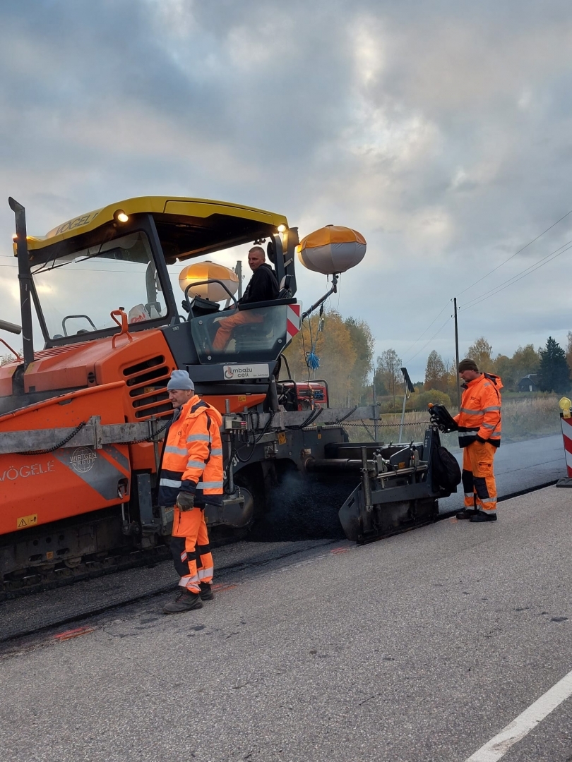 Atjaunotais reģionālā autoceļa Valka – Rūjiena (P22) segums (S.Pilskalne; E.Eglītis)