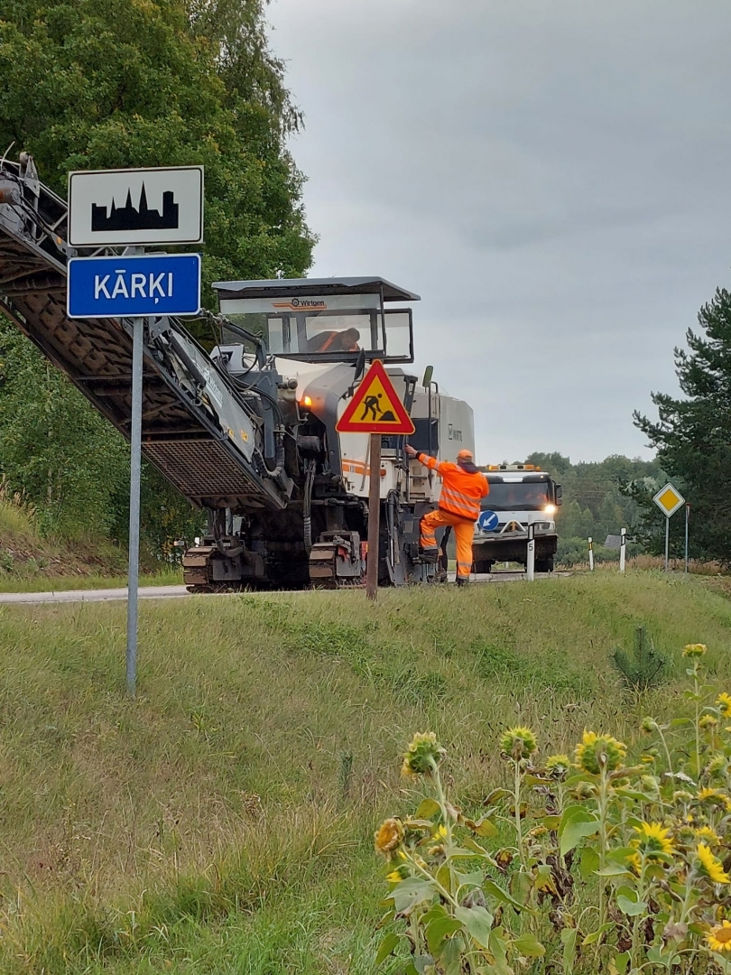 Atjaunotais reģionālā autoceļa Valka – Rūjiena (P22) segums (S.Pilskalne; E.Eglītis)