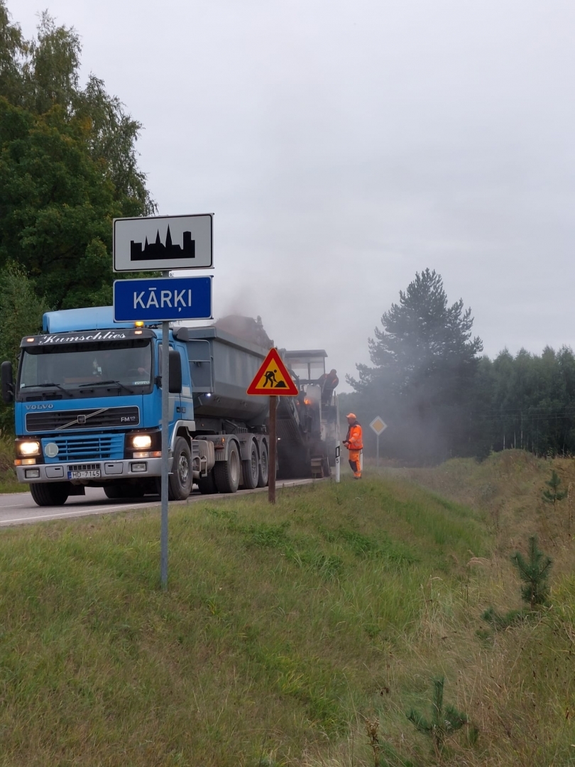 Atjaunotais reģionālā autoceļa Valka – Rūjiena (P22) segums (S.Pilskalne; E.Eglītis)