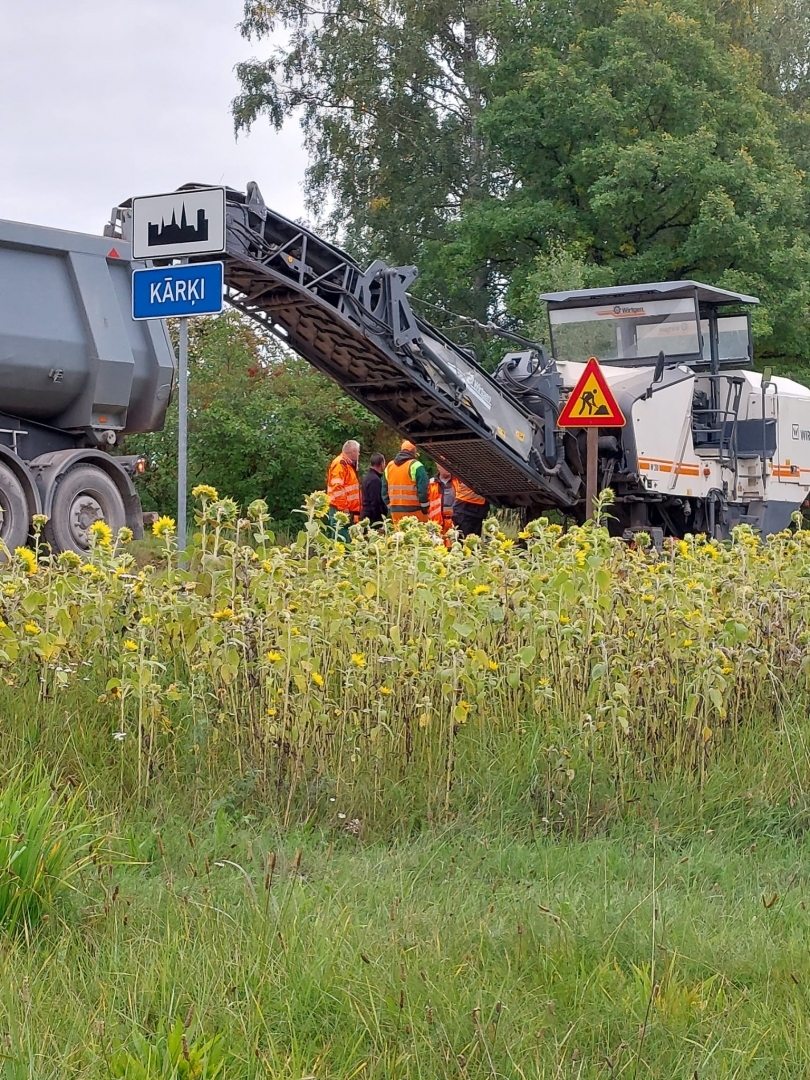 Atjaunotais reģionālā autoceļa Valka – Rūjiena (P22) segums (S.Pilskalne; E.Eglītis)