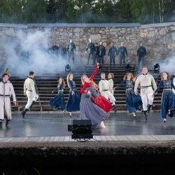 Valkas Brīvdabas estrādē Folkbaleta izrāde “Cik Saules mūsos”