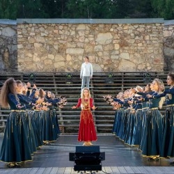 Valkas Brīvdabas estrādē Folkbaleta izrāde “Cik Saules mūsos”