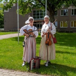 Valkas un Valgas svētku parāde