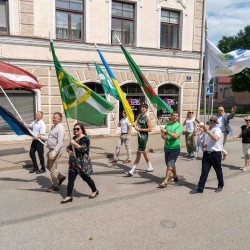 Valkas un Valgas svētku parāde