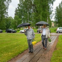 Komunistiskā terora upuriem veltīts atceres brīdis Valkā