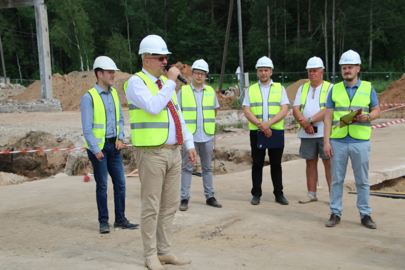 Svinīgā pamatakmens ielikšana Kārķu ražotnes ēkai (I.Leitis)