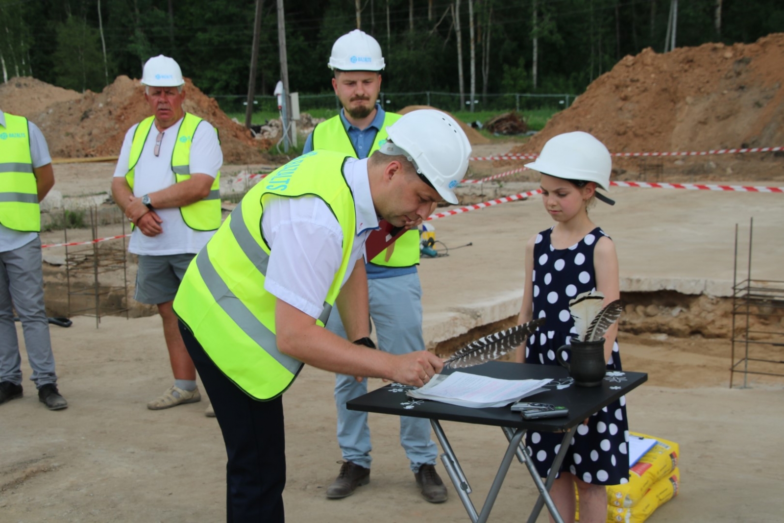 Turpinās būvdarbi Valkā, Varoņu ielā 39A