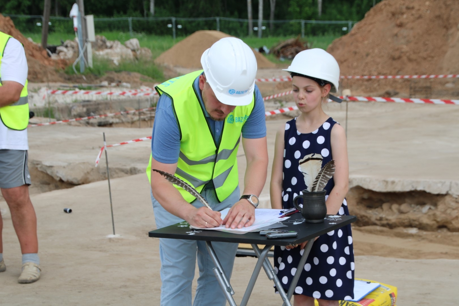 Turpinās būvdarbi Valkā, Varoņu ielā 39A