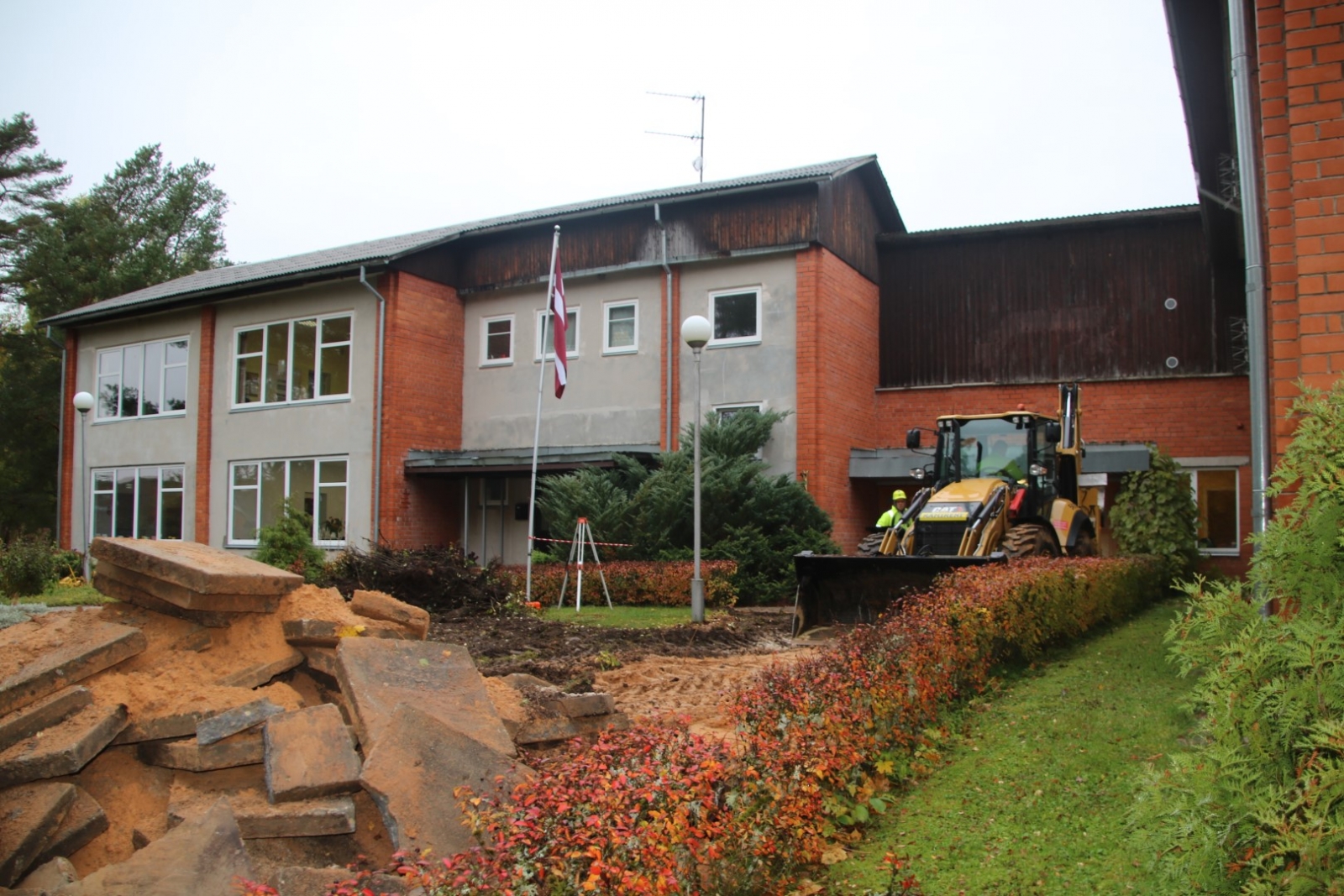 Ērģemes pamatskolas iekštelpu atjaunošanas un āra teritorijas labiekārtošanas būvdarbi 12