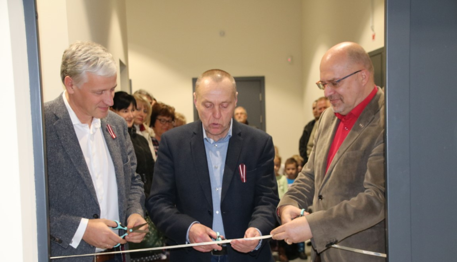 Ar svinīgo pasākumu atklāta ražošanas ēka Varoņu ielā 39A, Valkā