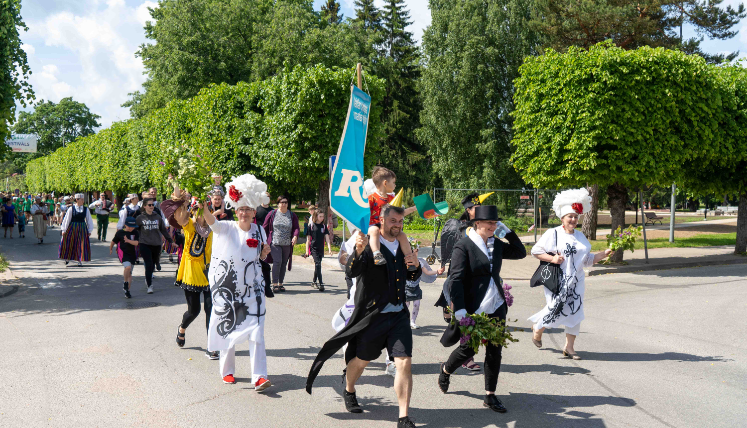 Valkas un Valgas svētku parāde