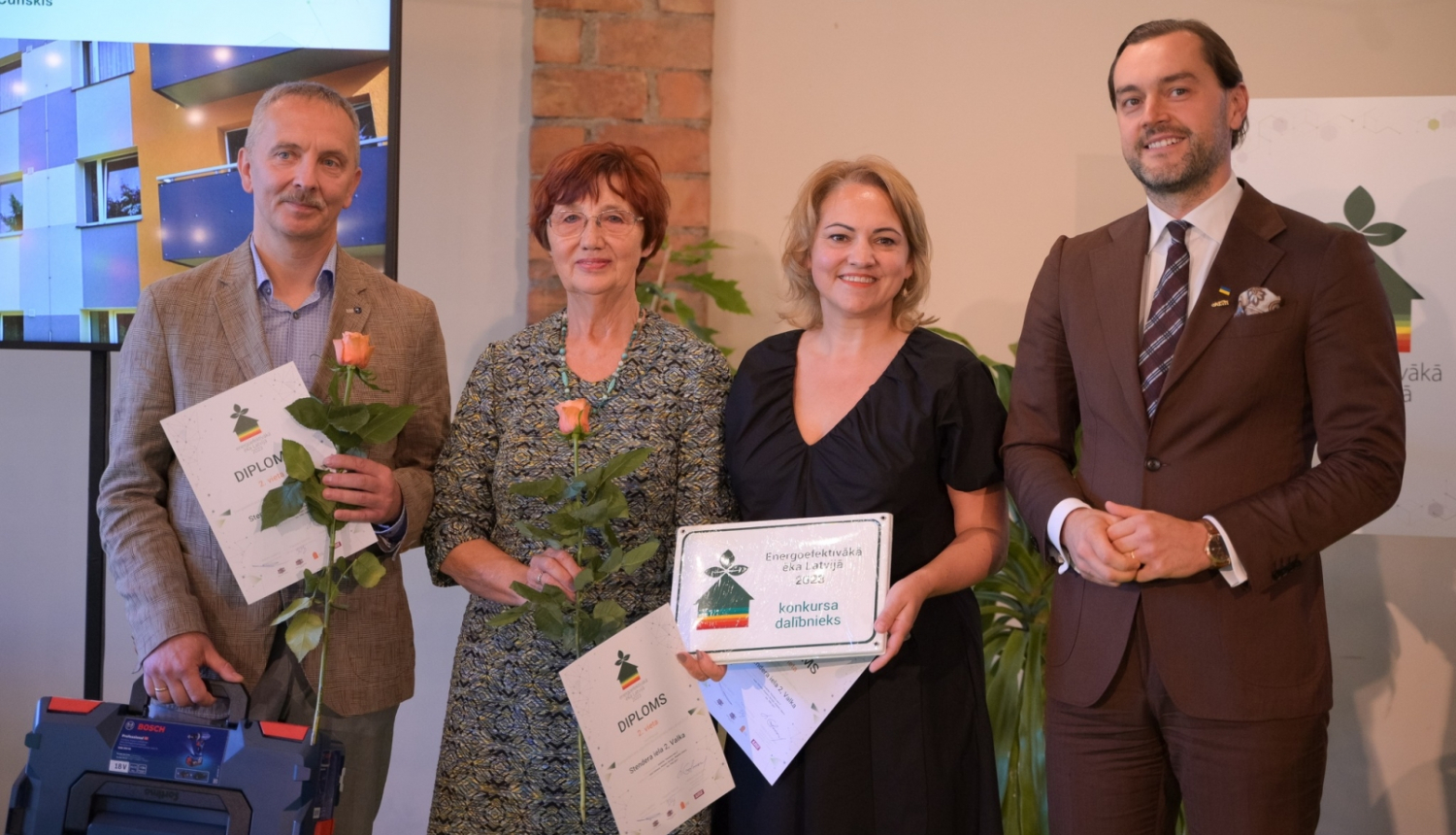 2.vieta - nominācijā “Energoefektīvākā atjaunotā daudzdzīvokļu ēka” - atjaunota daudzdzīvokļu ēka Valkā, Stendera ielā 2. 