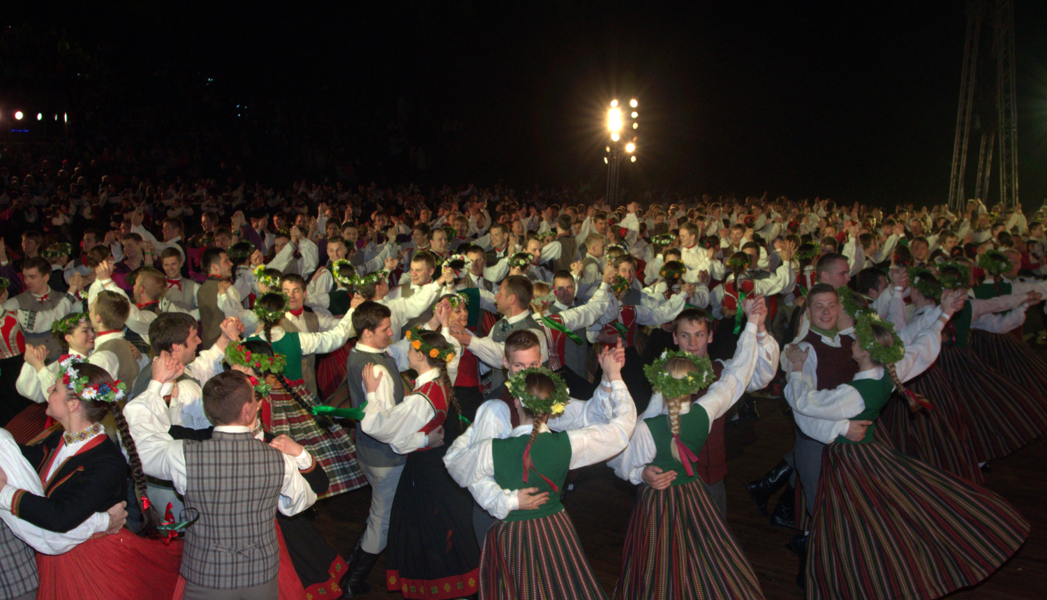 Īstenots projekts “Tautas tērpu iegāde tautisko deju kolektīvam “Vendīgs”