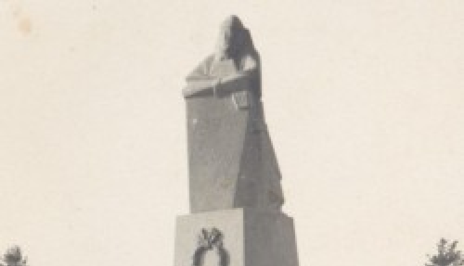 Pirms 100 gadiem Valkā atklāja pieminekli “Senlatviešu karavīrs”