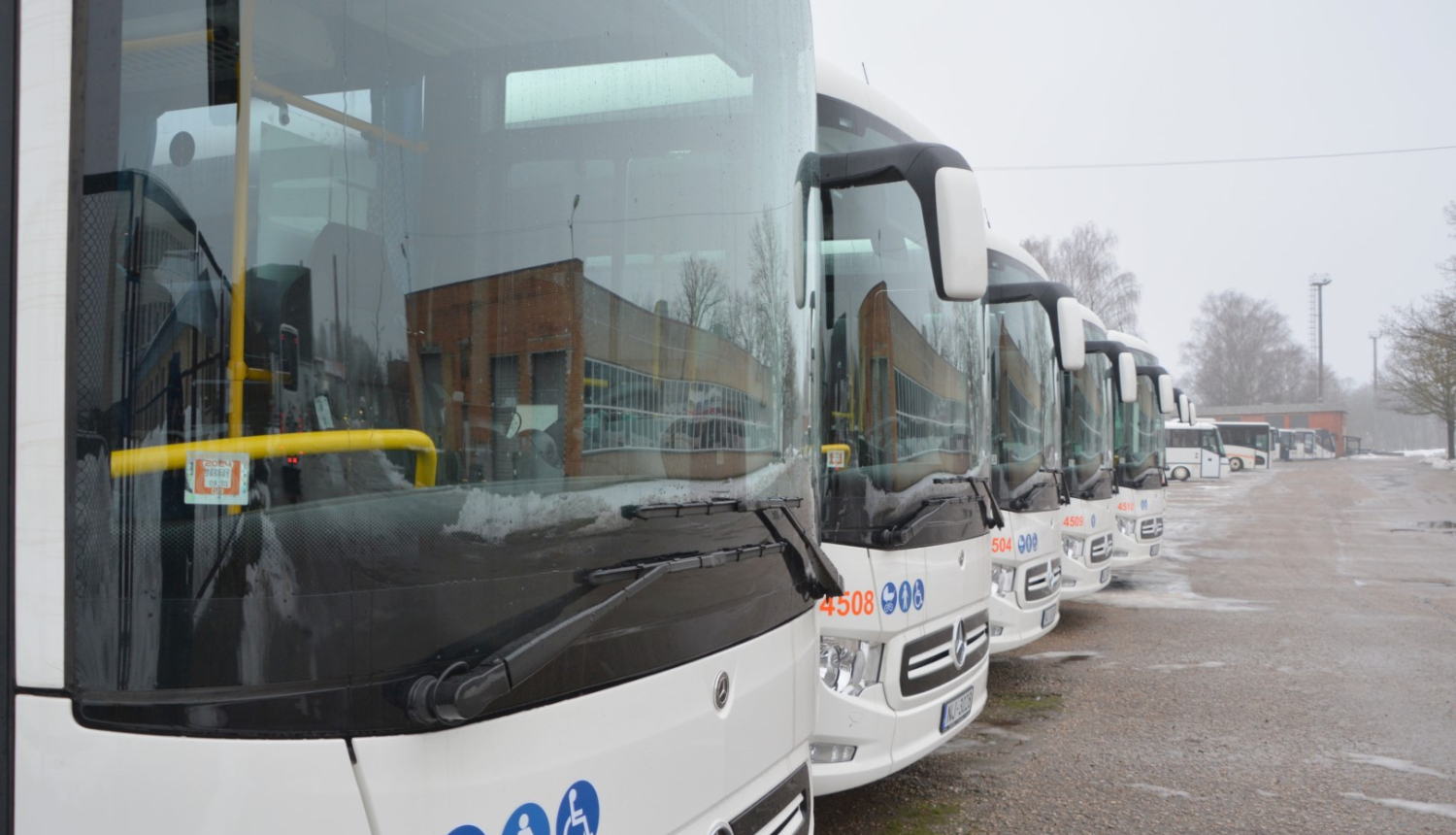 Iegādāti astoņi jauni autobusi