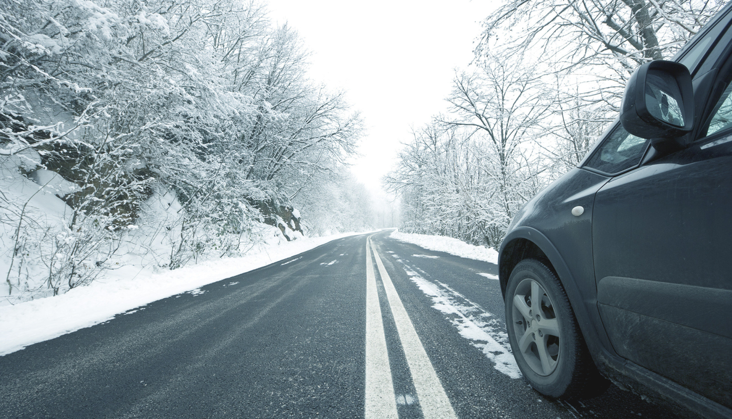 Autovadītāju ievērībai: pirmdien jāplāno papildu laiks ceļā un jārēķinās ar apgrūtinātiem braukšanas apstākļiem