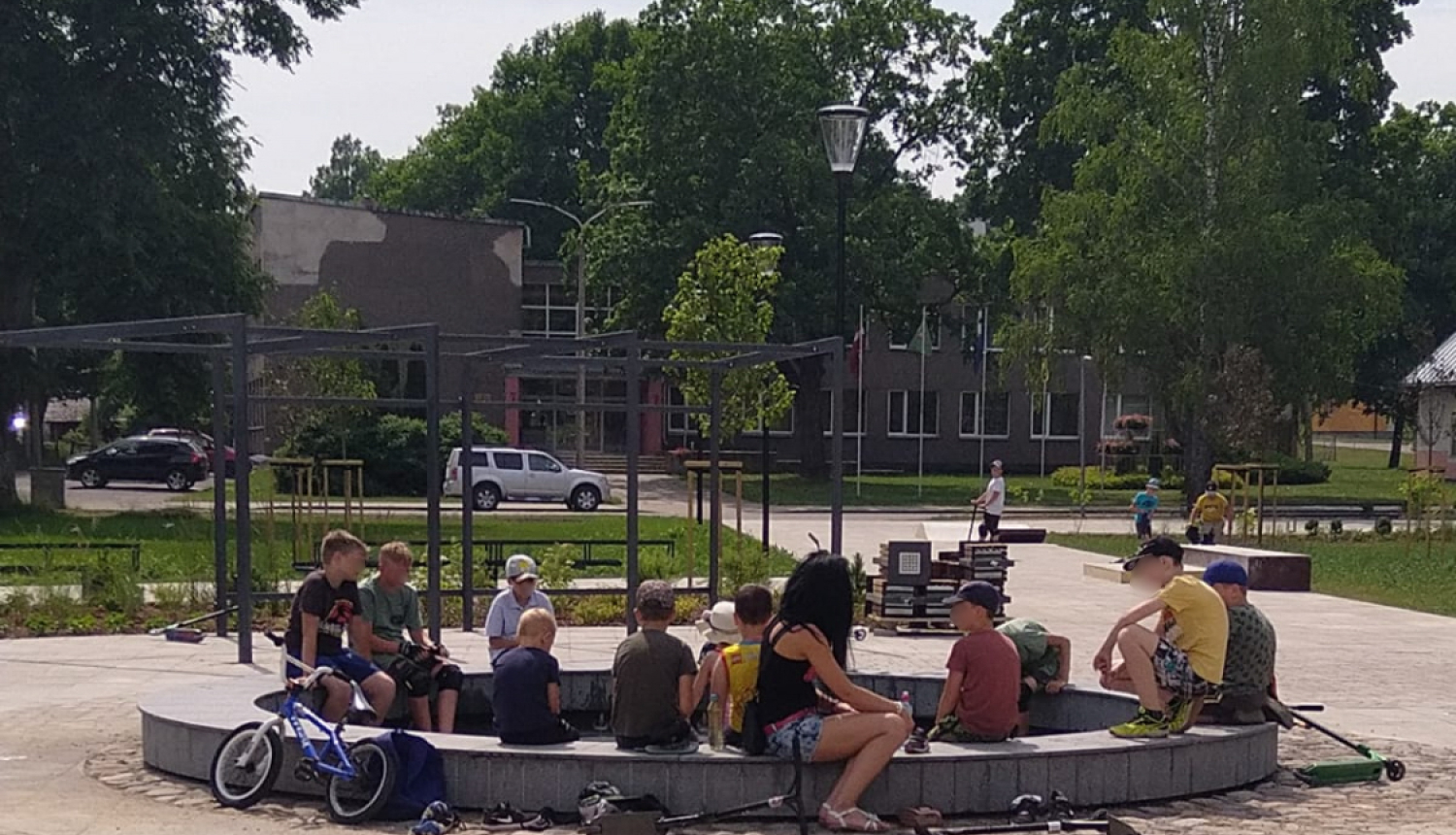 Aicinam iedzīvotājus nekāpt strūklakā